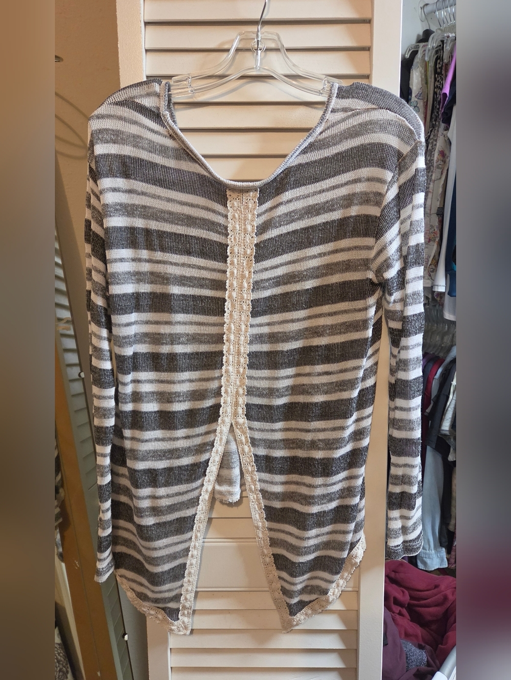 Medium Sweaters - Picture 3 of 5